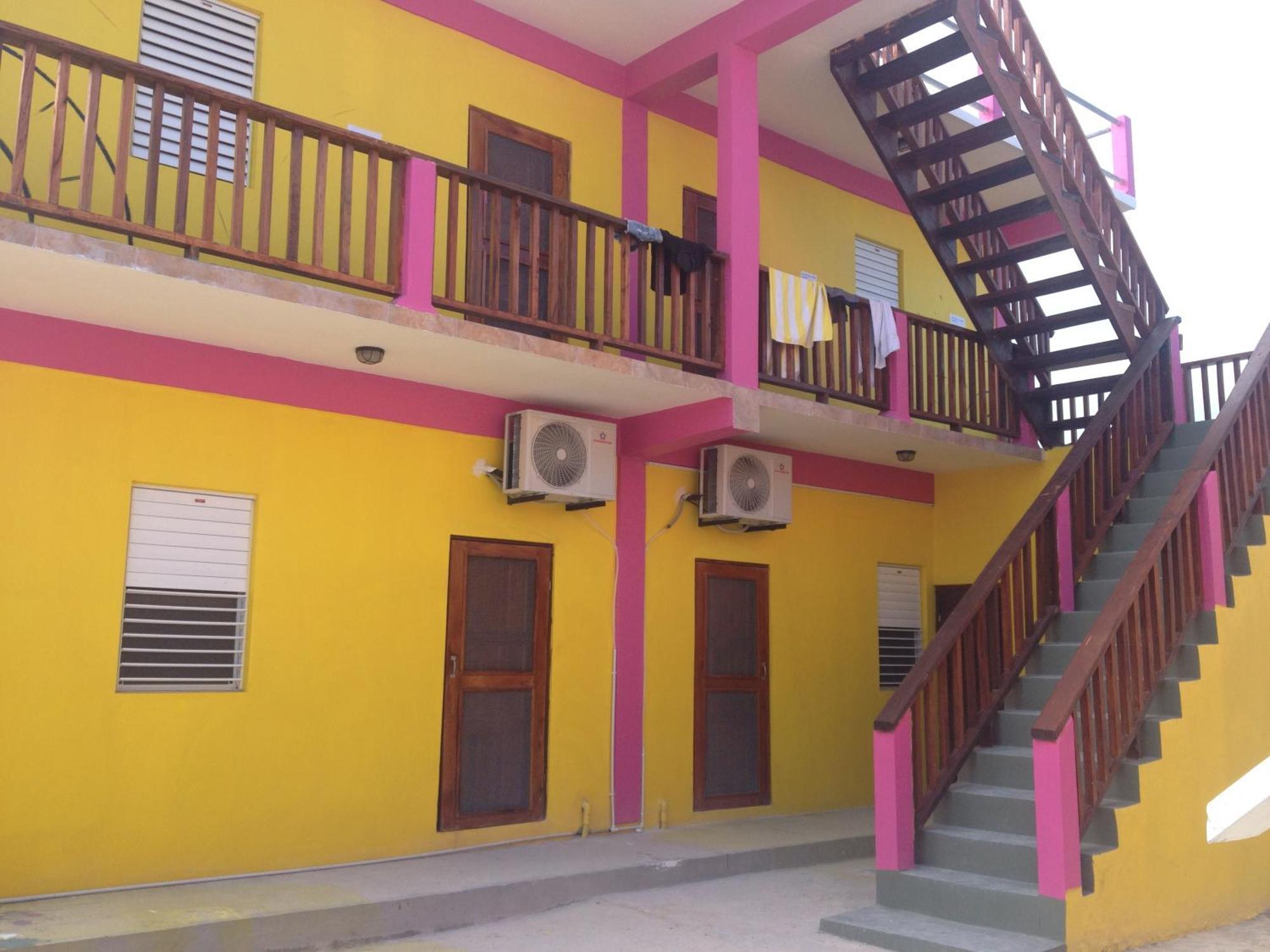 Travellers Palm Backpackers Hostel Caye Caulker Kültér fotó